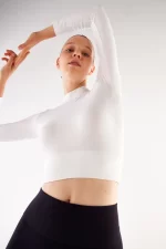 Come up Crop Top Turtleneck White sportmaze
